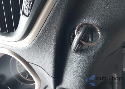 2017 Jeep Cherokee Latitude 4X4 из США, поврежденный, VIN 1C4PJMCS7HW635967